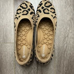 Vivaia- Clair round toe flat